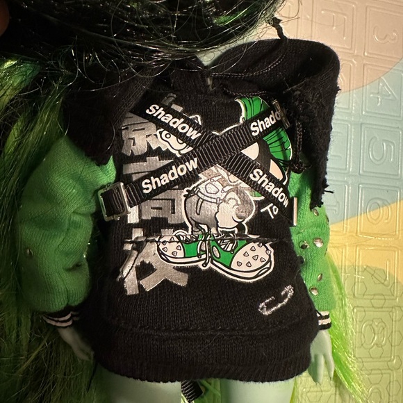 Shadow High Doll – Green Hair - Picture 7 of 12